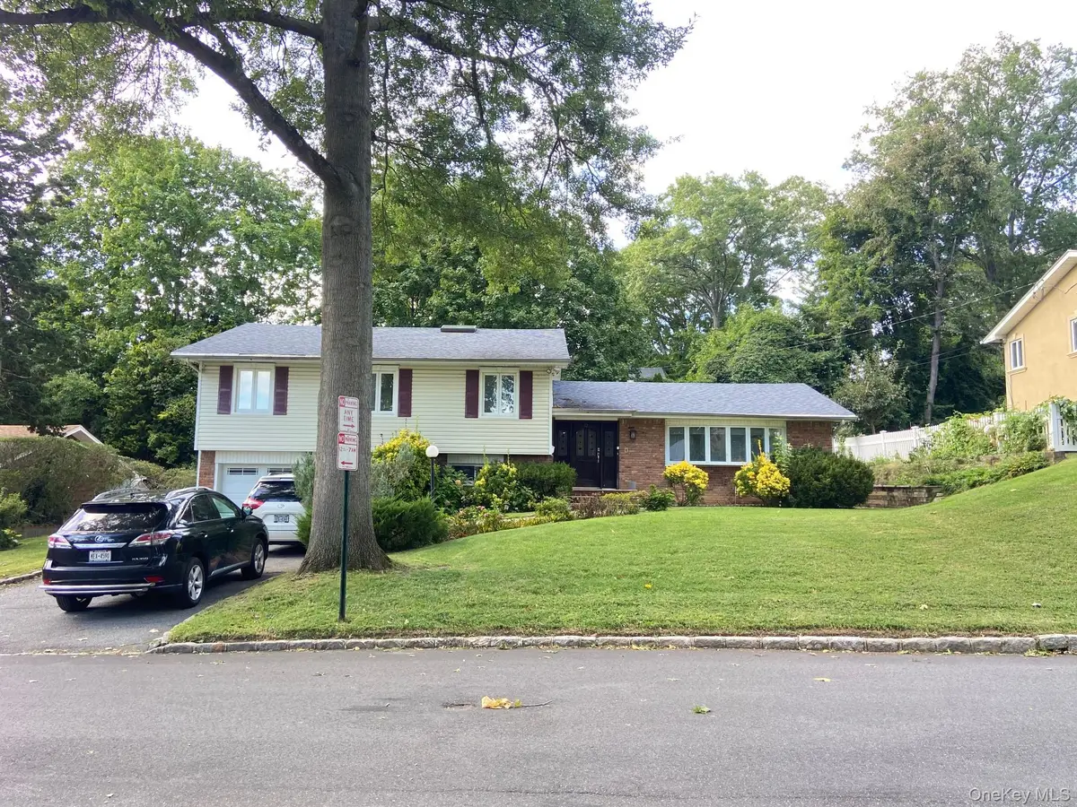 12 Russell Woods Road, Great Neck, NY 11021 - #1