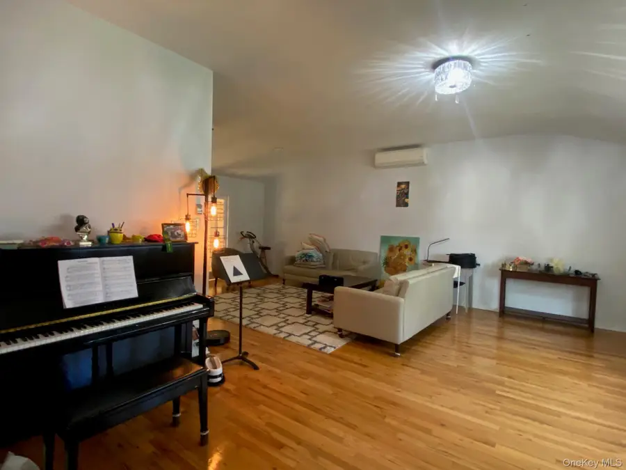 12 Russell Woods Road, Great Neck, NY 11021 - #3