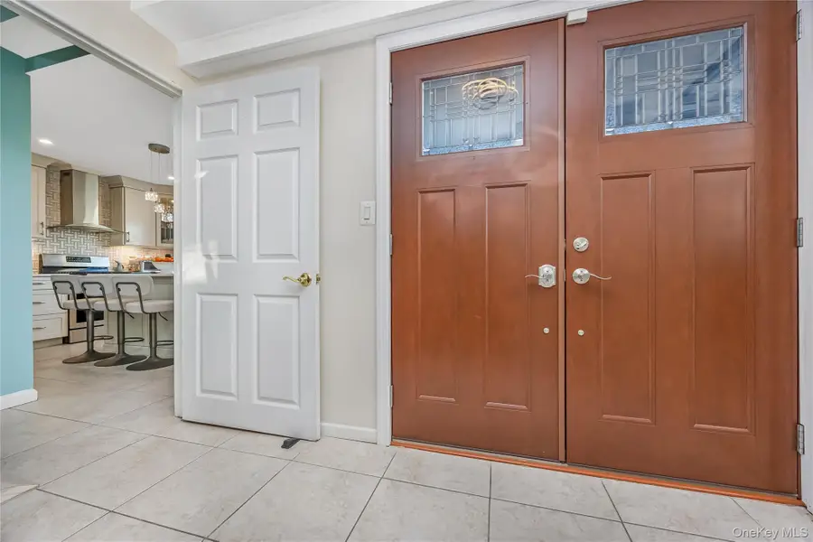 34 Harmony Lane, Westbury, NY 11590 - #3