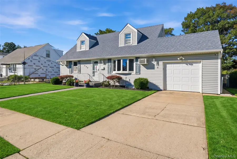 305 W Nicholai Street, Hicksville, NY 11801 - #3