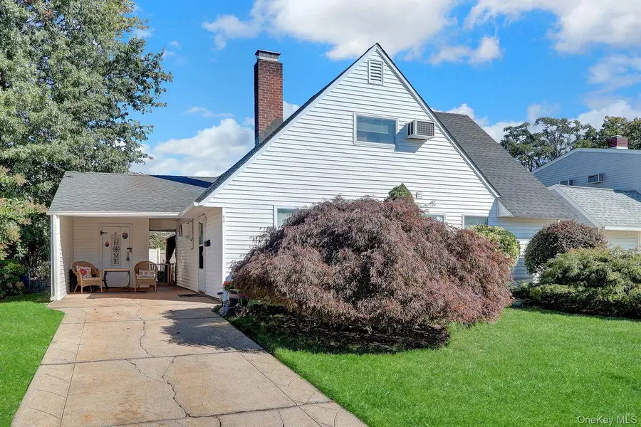 53 Spindle Road, Hicksville, NY 11801 - #3