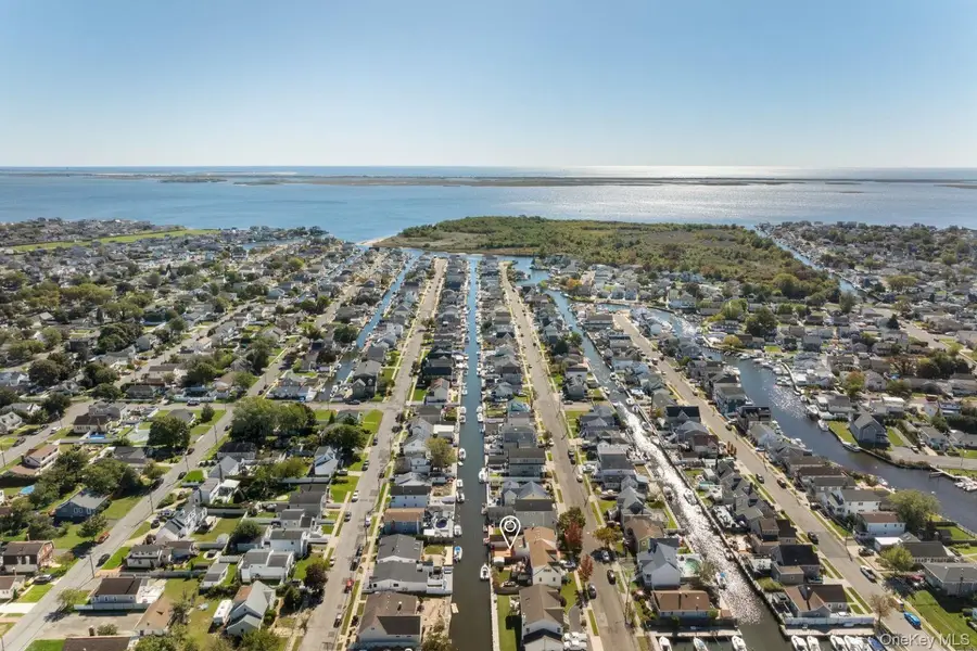 644 S 8th Street, Lindenhurst, NY 11757 - #3