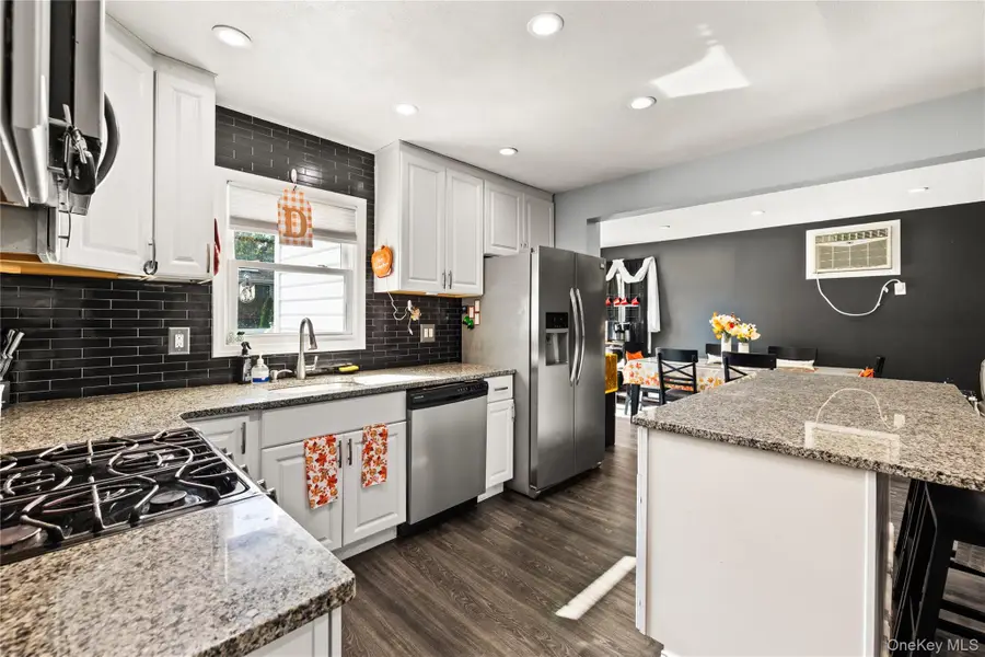 607 N Monroe Avenue, Lindenhurst, NY 11757 - #2