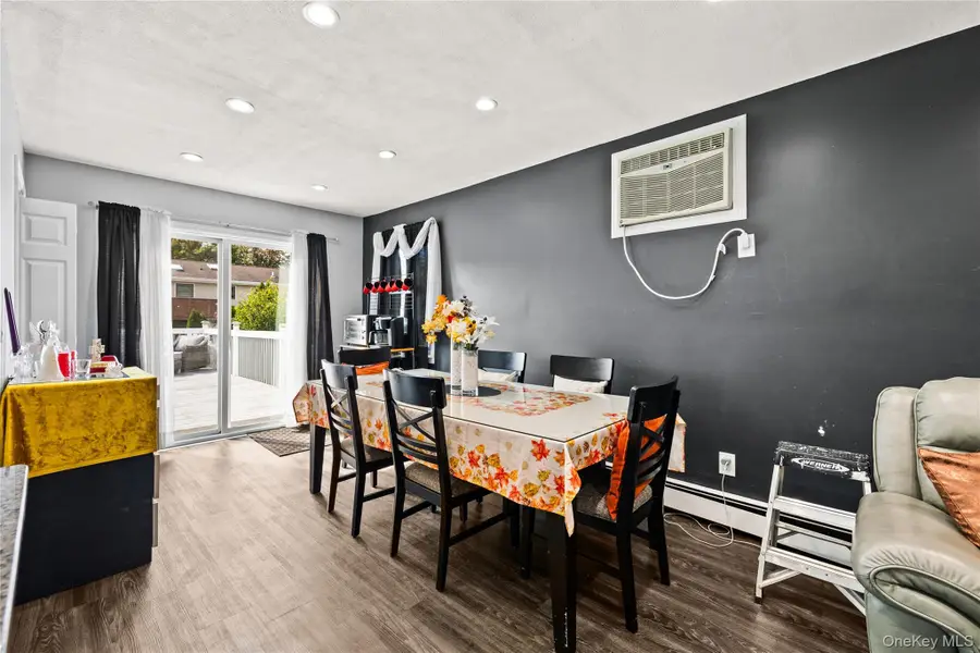 607 N Monroe Avenue, Lindenhurst, NY 11757 - #3