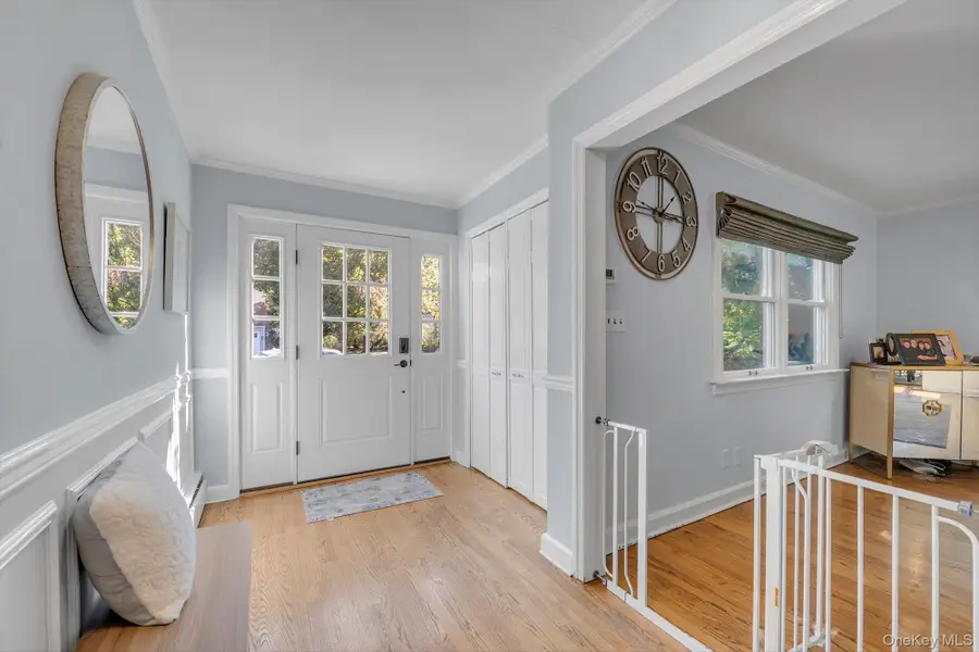 125 Crescent Lane, East Hills, NY 11577 - #2