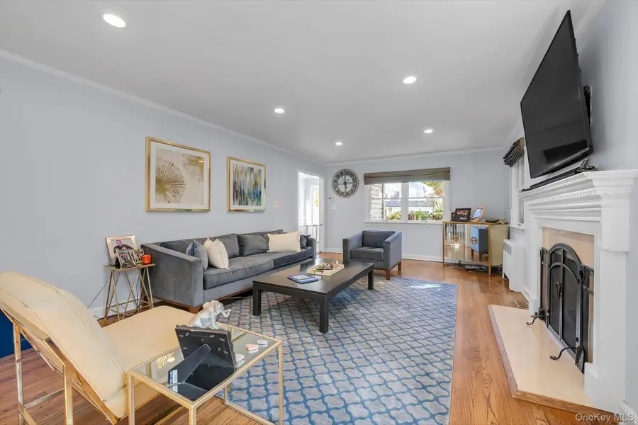 125 Crescent Lane, East Hills, NY 11577 - #3