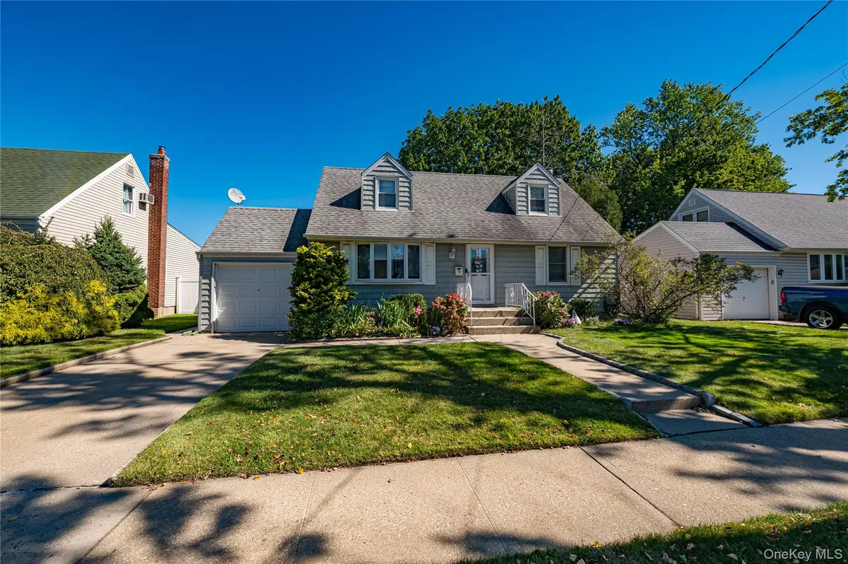 9 Po Lane, Hicksville, NY 11801 - #1