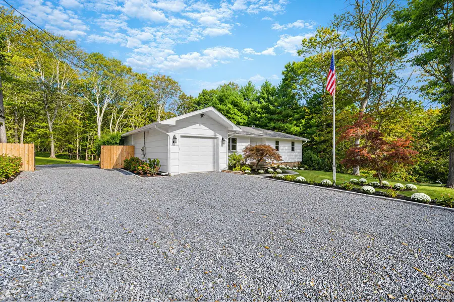 65 Oak Drive, Calverton, NY 11933 - #3