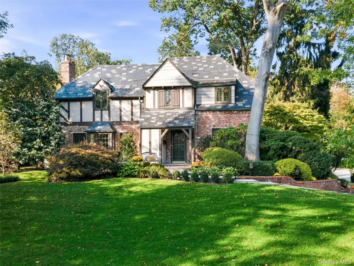 403 Ryder Road, Manhasset, NY 11030 - #1