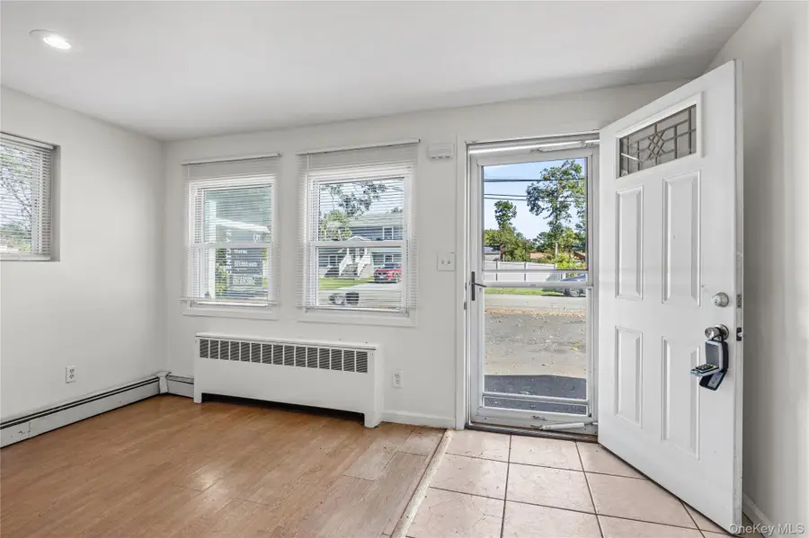 20 Buchanan Avenue, Wheatley Heights, NY 11798 - #3