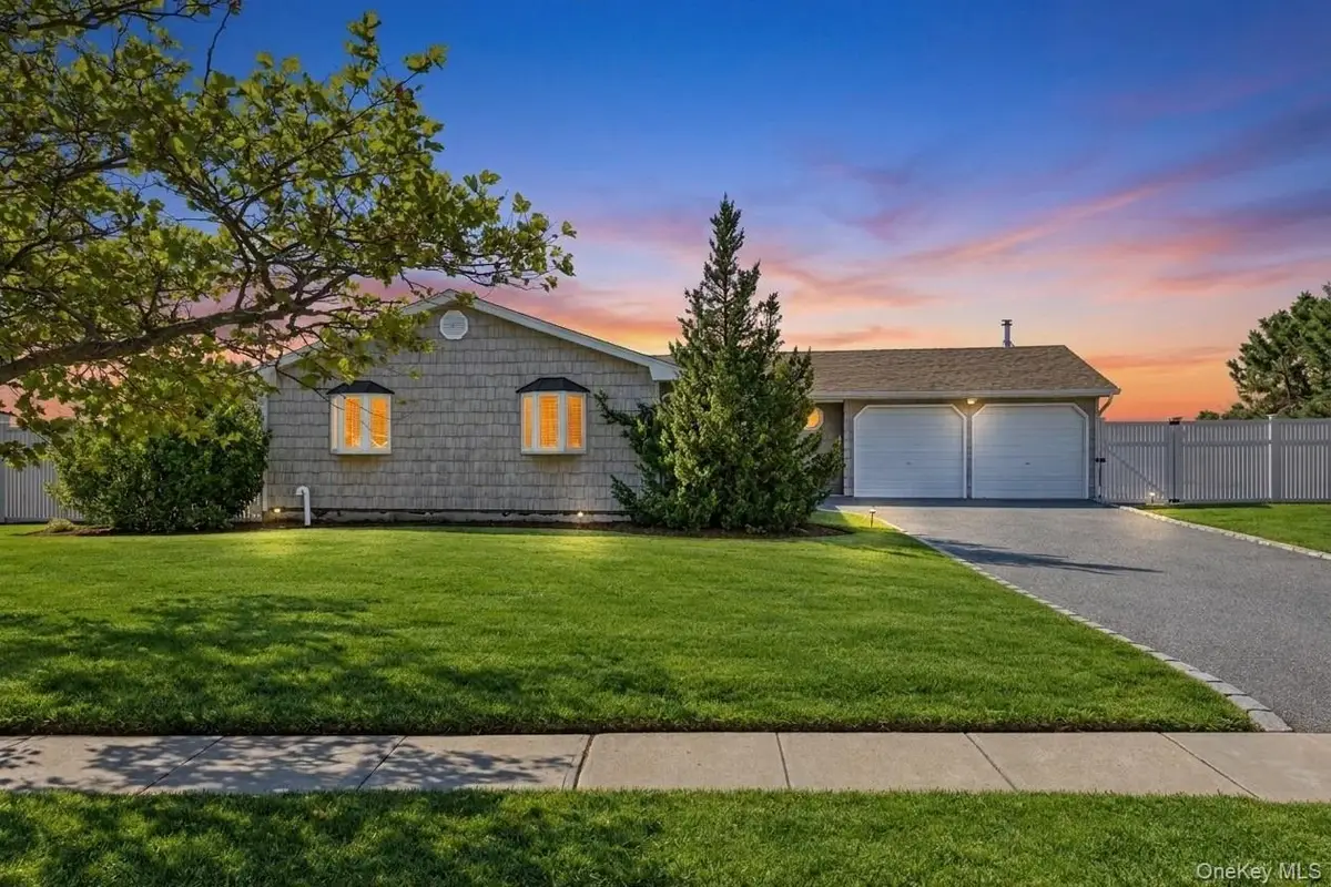 41 Shore Drive W, Copiague, NY 11726 - #1