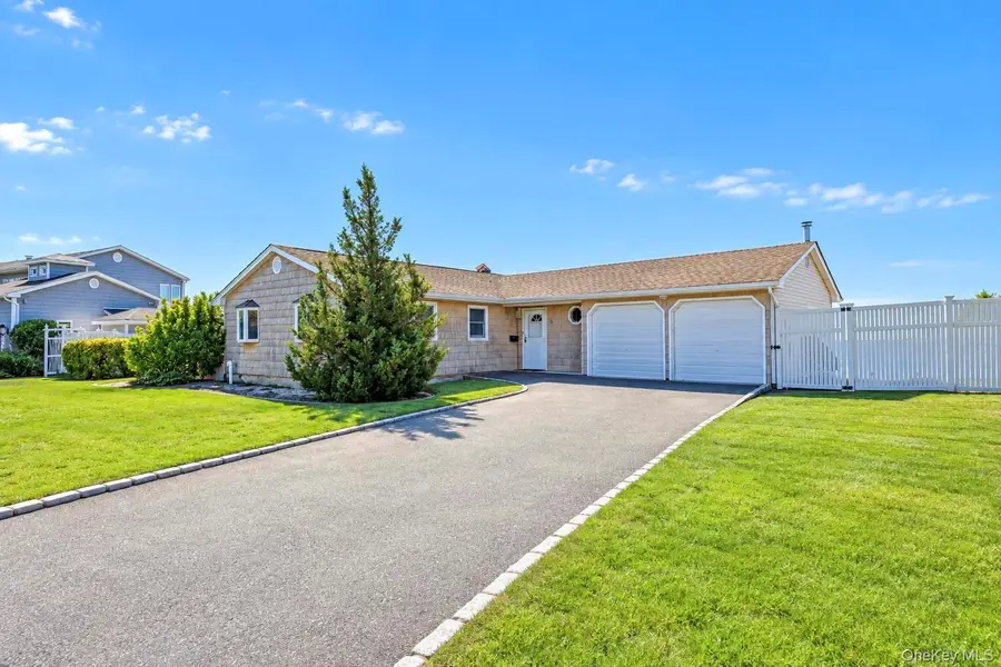 41 Shore Drive W, Copiague, NY 11726 - #2