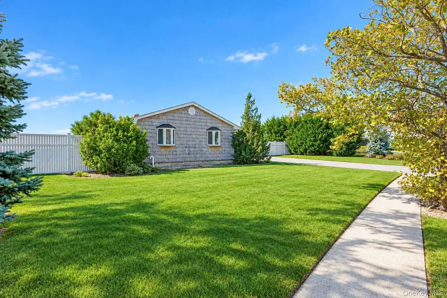 41 Shore Drive W, Copiague, NY 11726 - #3