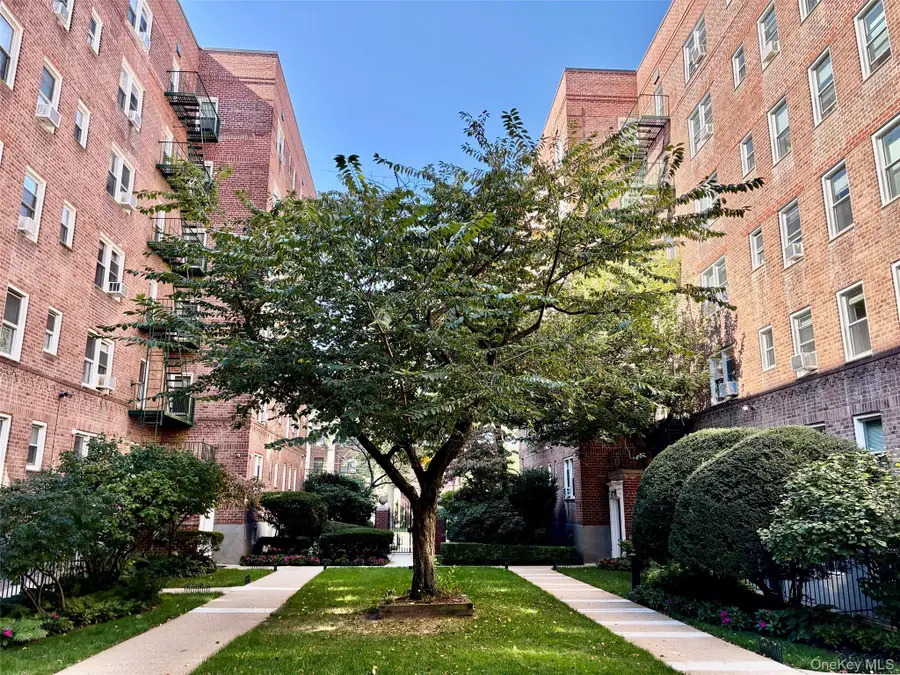 34 Cathedral Avenue #2E, Hempstead, NY 11550 - #2
