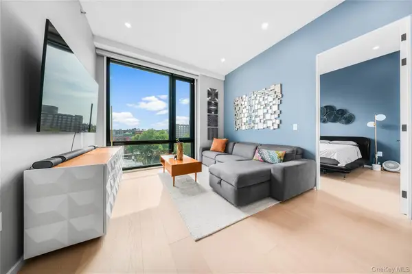 31-16 21, Astoria, NY 11106