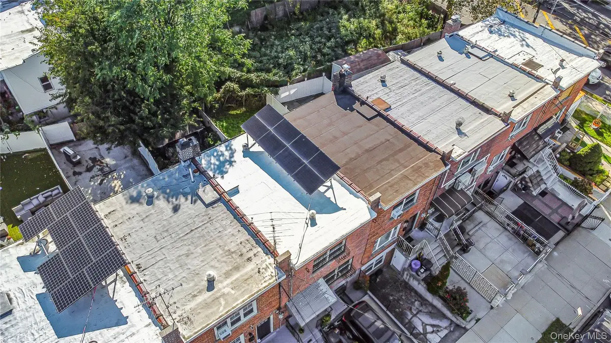 1110 E 213th Street, Bronx, NY 10469 - #1