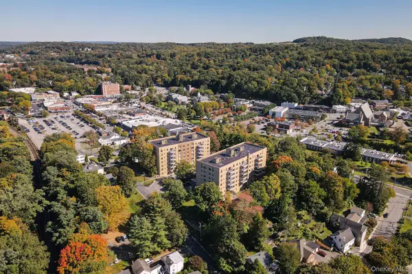 25 Stewart Place #418, Mount Kisco, NY 10549