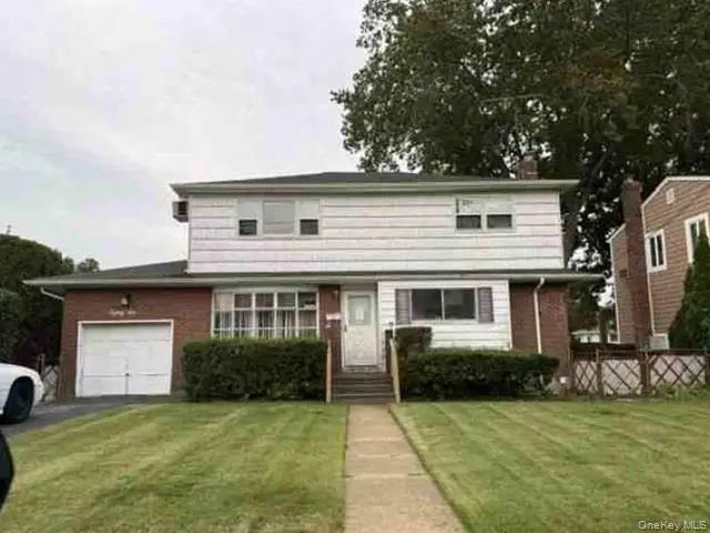 86 Manhattan Avenue, West Babylon, NY 11704 - #1