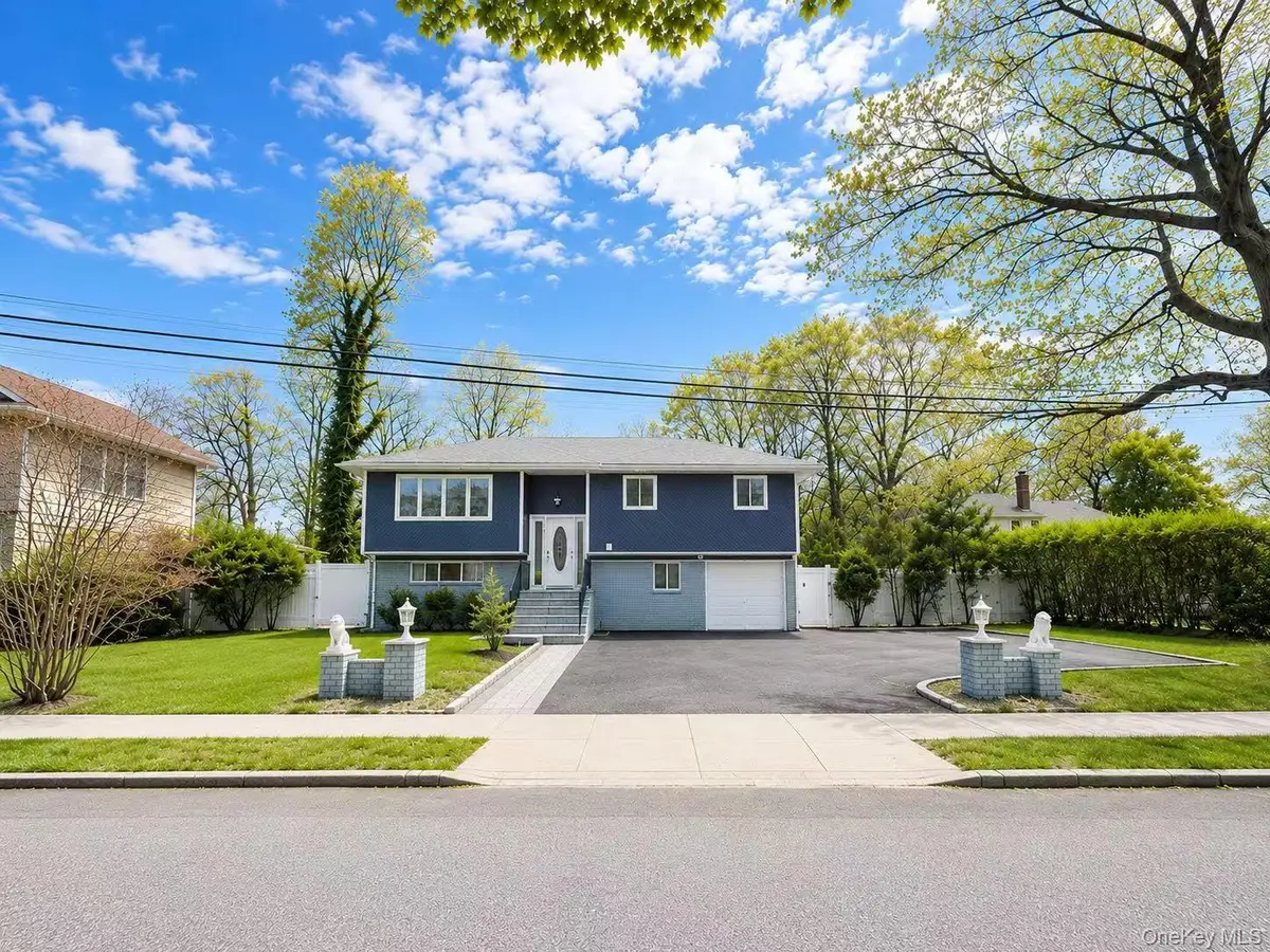 18 Park Drive E, Syosset, NY 11791 - #1