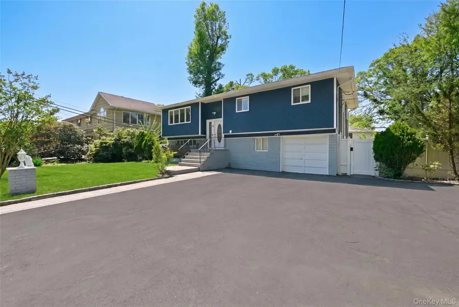 18 Park Drive E, Syosset, NY 11791 - #3