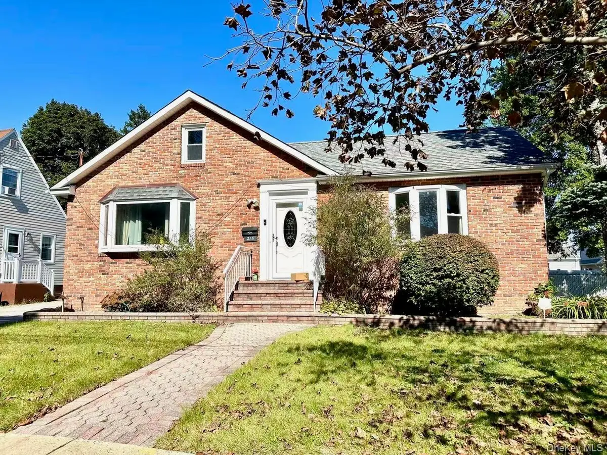 215 Mineola Avenue, Carle Place, NY 11514 - #1
