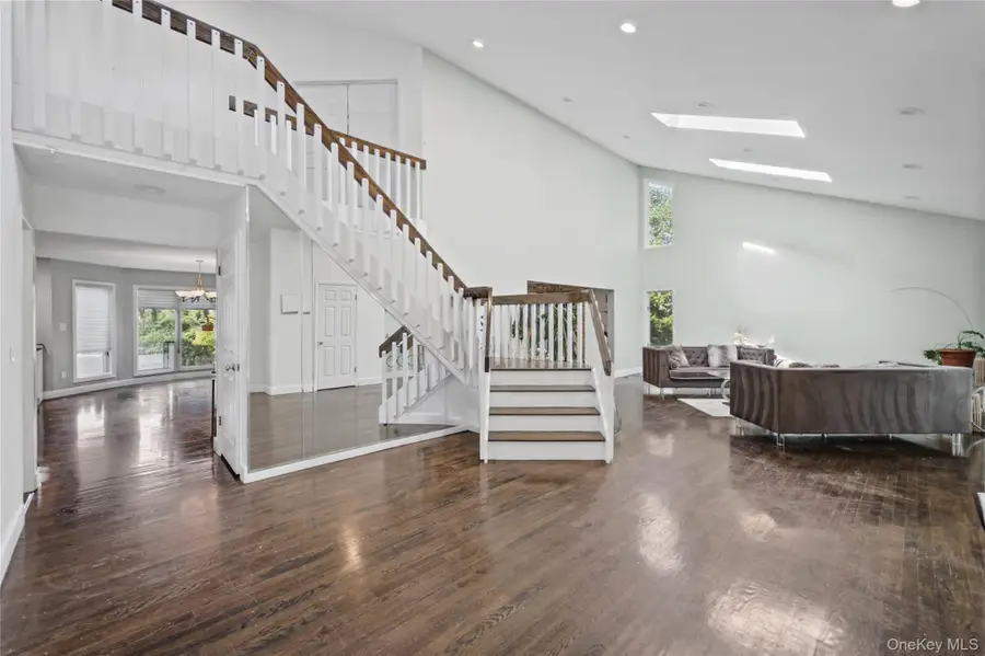 17 Scenic View Court W, Dix Hills, NY 11746 - #2