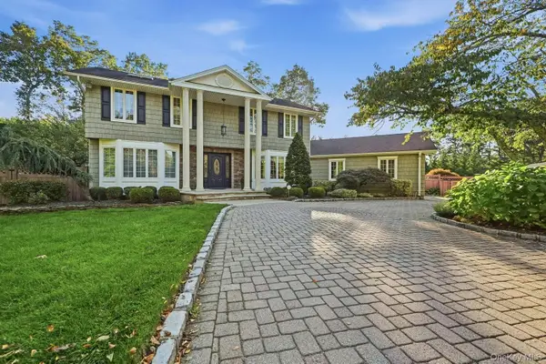 26 Astro Place, Dix Hills, NY 11746