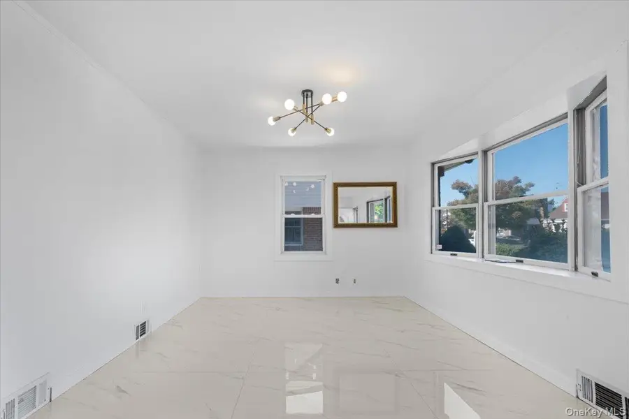 5 Edward Avenue, Hicksville, NY 11801 - #3