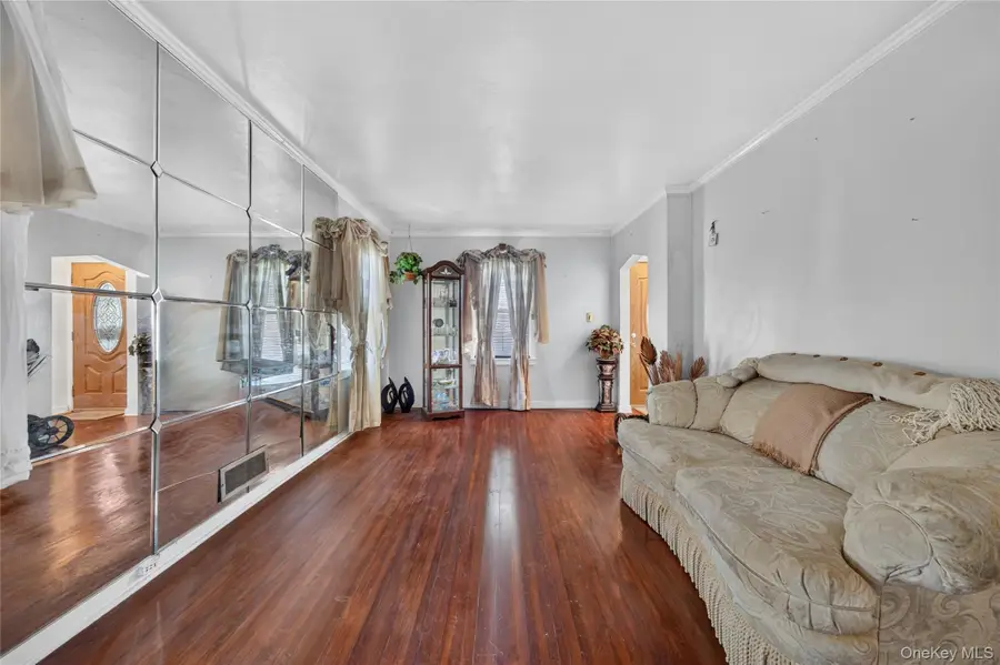 31 Circle Drive W, Elmont, NY 11003 - #3