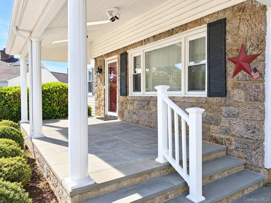 15 Sherwood Road, Glen Cove, NY 11542 - #2