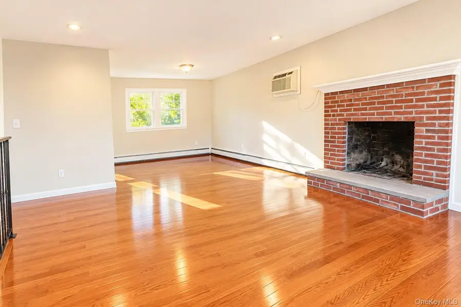 90 Dorchester Road, Ronkonkoma, NY 11779 - #2
