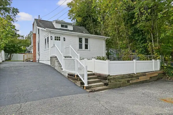 14 Corona Road, Sound Beach, NY 11789