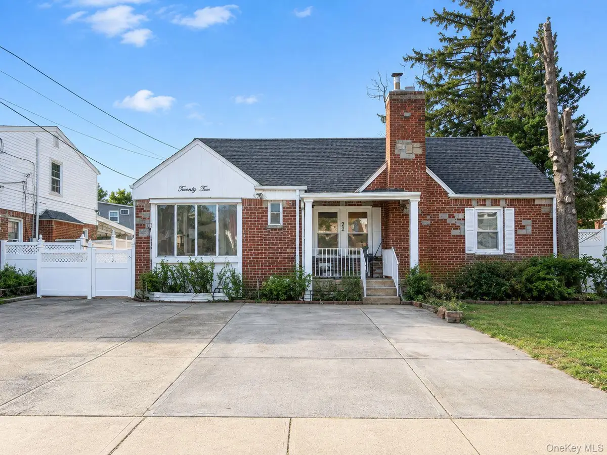 22 Oakland Avenue, West Hempstead, NY 11552 - #1