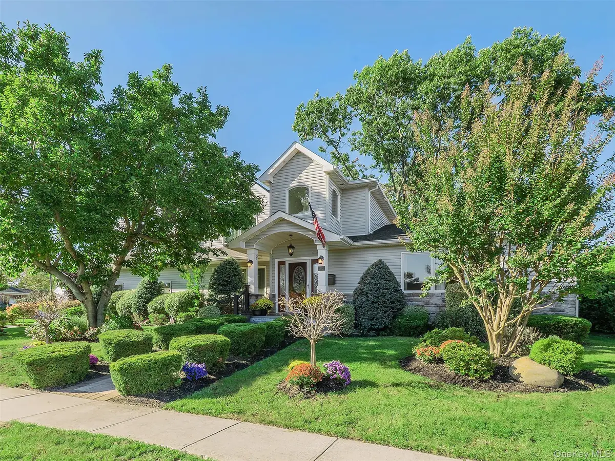 752 Kensington Court, Westbury, NY 11590 - #1