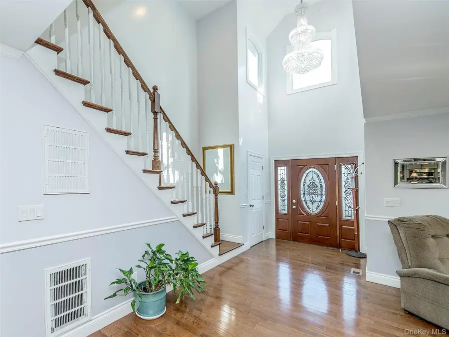 752 Kensington Court, Westbury, NY 11590 - #2