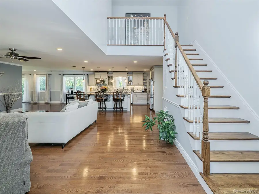 752 Kensington Court, Westbury, NY 11590 - #3