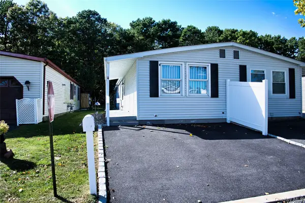 65A Village Green Circle W, Manorville, NY 11949