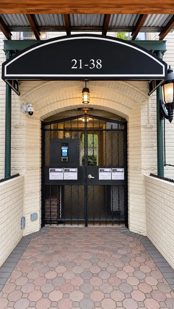 21-38 35th Street #2C, Astoria, NY 11105