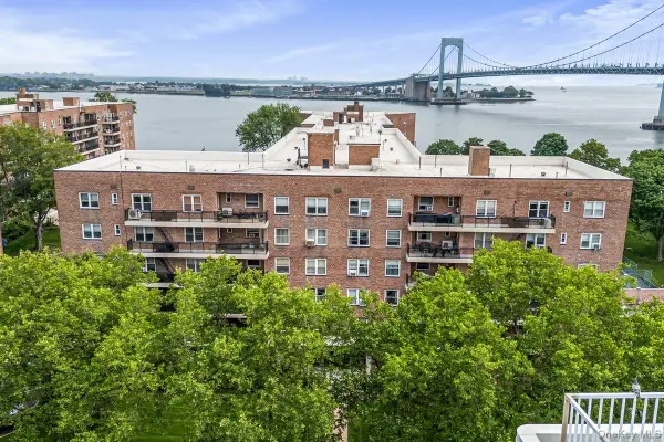 162-01 Powells Cove Boulevard #2D, Beechhurst, NY 11357