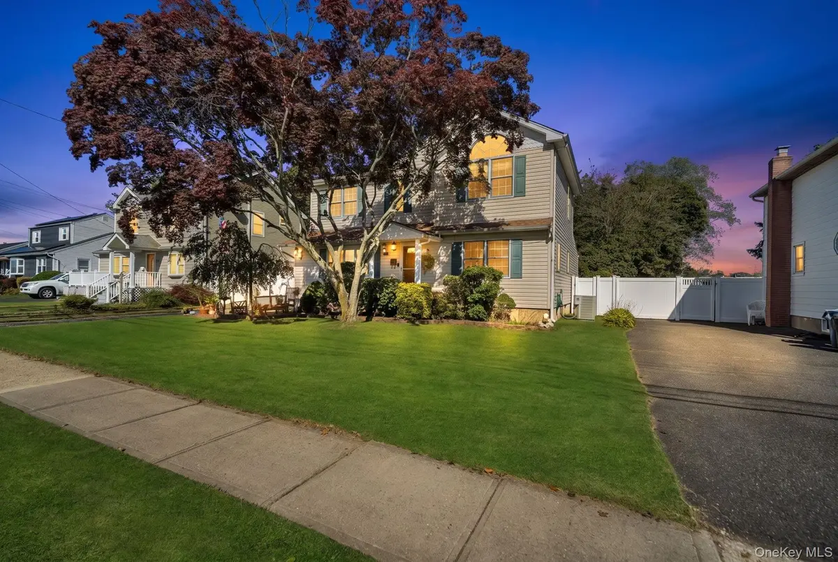 33 Mohawk Drive, North Babylon, NY 11703 - #1