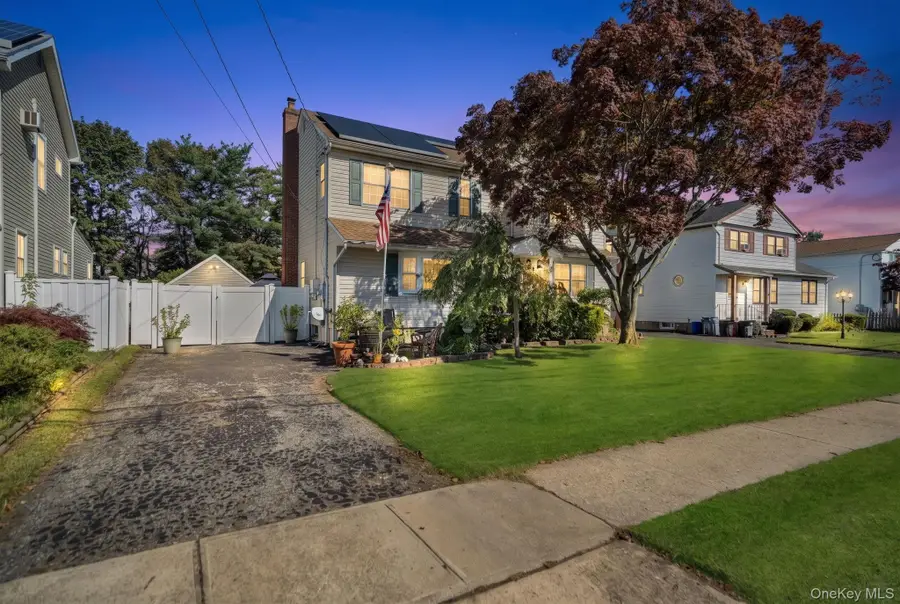 33 Mohawk Drive, North Babylon, NY 11703 - #3