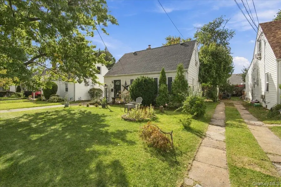 34 Horton Road, Valley Stream, NY 11581 - #2