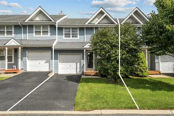5 Spruce Lane, Central Islip, NY 11722