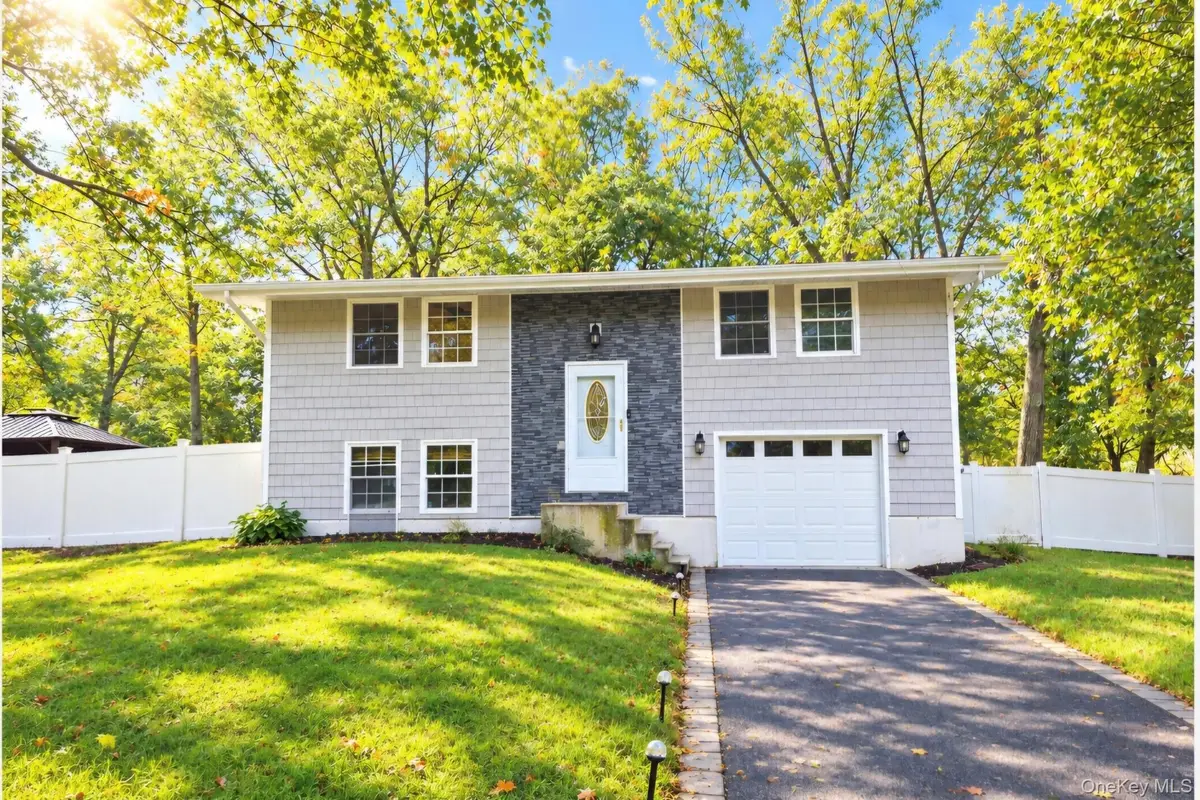 32 Lodge Lane, East Setauket, NY 11733 - #1