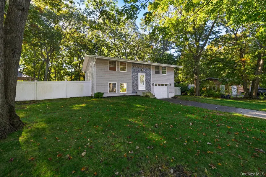 32 Lodge Lane, East Setauket, NY 11733 - #3