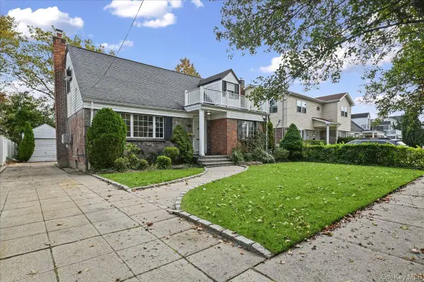 121 Norman Street, New Hyde Park, NY 11040