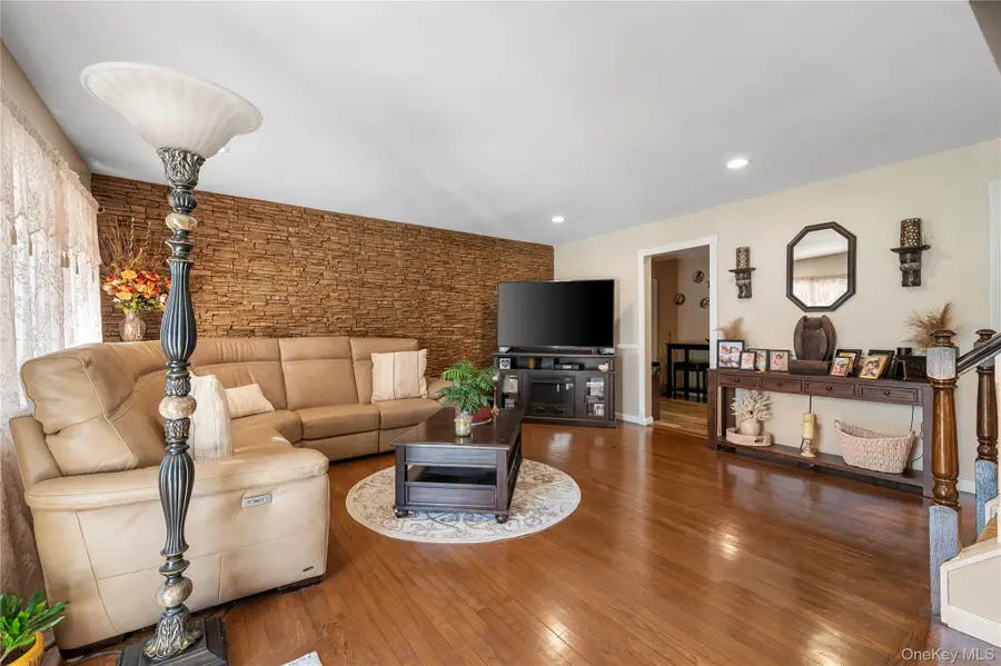 85 N Walnut Street, Massapequa, NY 11758 - #3