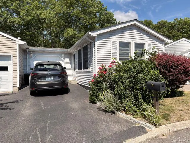 205 Village Circle W, Manorville, NY 11949 - #1