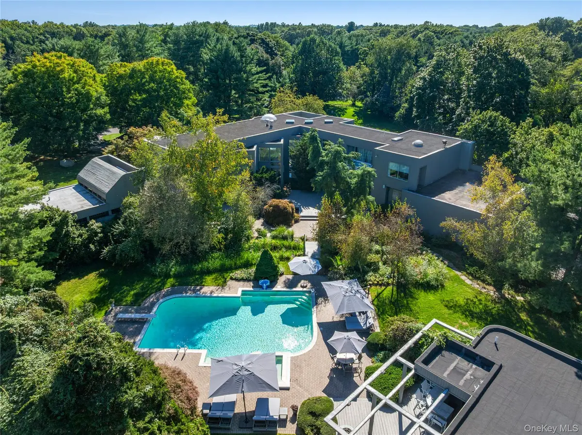 18 Chestnut Hill Drive, Upper Brookville, NY 11771 - #1