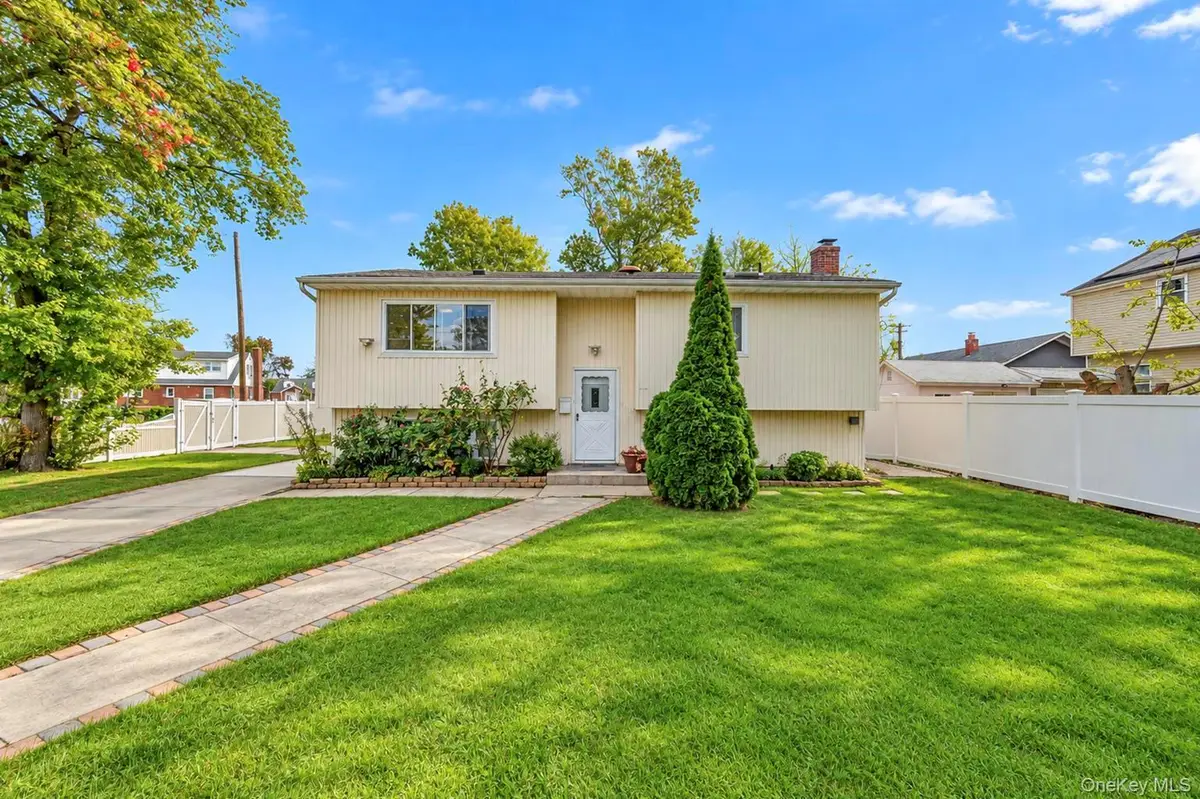 100 Pioxi Street, Copiague, NY 11726 - #1